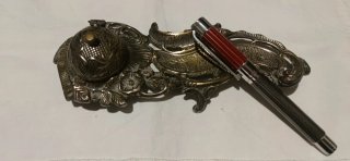 Escribanía de bronce antigua