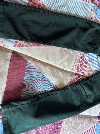 Pantalón pitillo verde botella