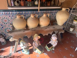 Lote 4 cántaros barro + soporte madera