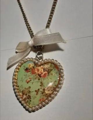 Conjunto collar y anillo corazón floral