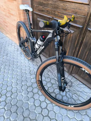 Bicicleta de montaña BMC talla M 29" carbono