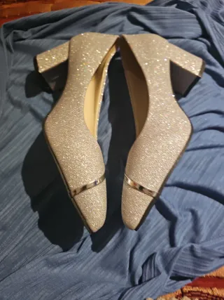 Zapatos de tacón plateados para mujer