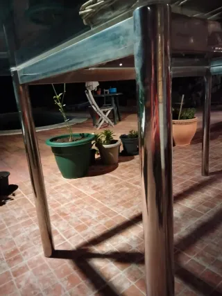 Mesa de cristal y acero