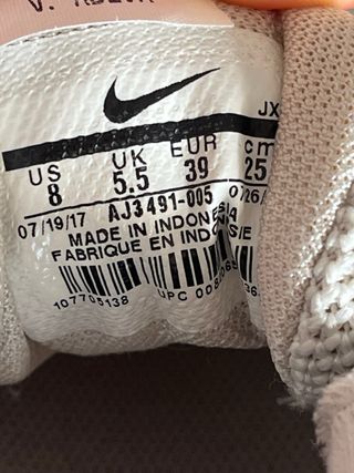 Zapatillas deportivas Nike blancas y negras