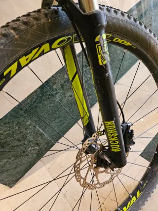 Bicicleta Fuji MTB 29 Negra y Amarilla