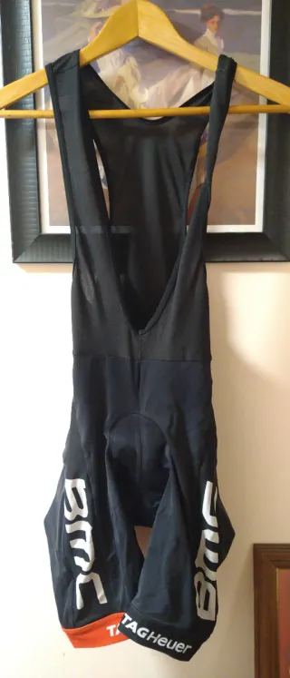 Chaqueta, maillot, culote y interior