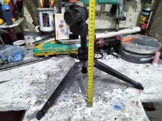 Trípode antiguo para telescopio tiro