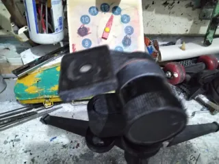 Trípode antiguo para telescopio tiro