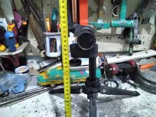 Trípode antiguo para telescopio tiro