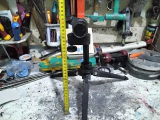 Trípode antiguo para telescopio tiro