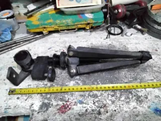 Trípode antiguo para telescopio tiro