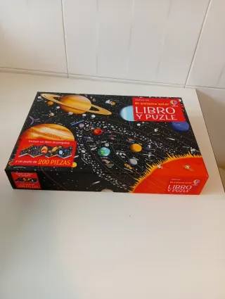 Libro y Puzle El Sistema Solar
