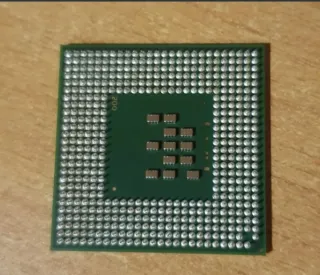 Lotto processori Intel più due dissipatori