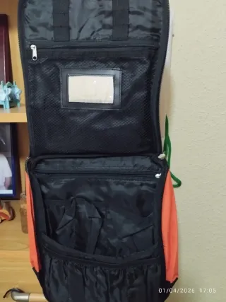 Neceser colgante negro y naranja sin estrenar