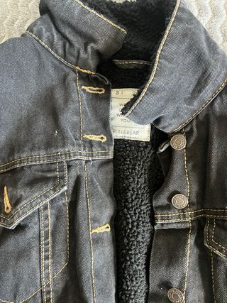 Chaqueta vaquera Pull&Bear negra forrada