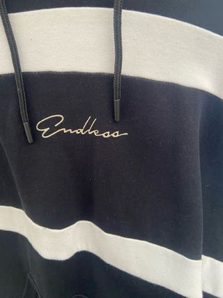 Sudadera negra con rayas blancas talla M