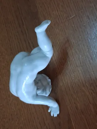 Coppia di putti in ceramica