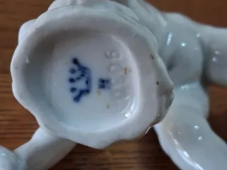 Coppia di putti in ceramica