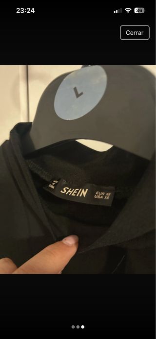 Vestido negro escotado