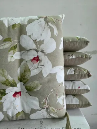 Cuscini decorativi con magnolia