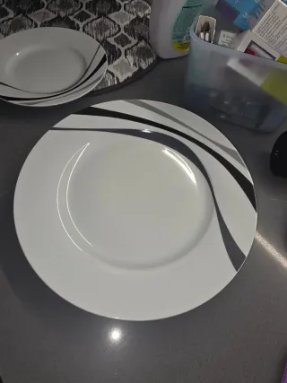 Vajilla Moderna Negra y Blanca