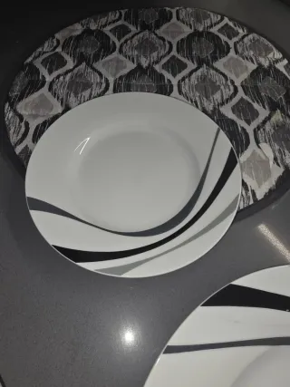 Vajilla Moderna Negra y Blanca