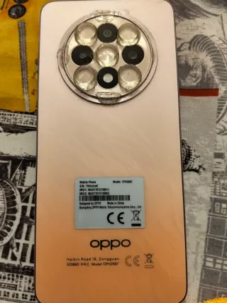 Móvil con buena memoria y procesador , poco uso 4G