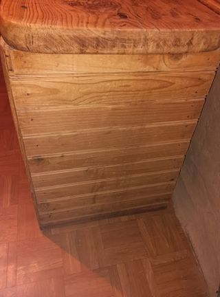 Mesa rústica hecha a mano.