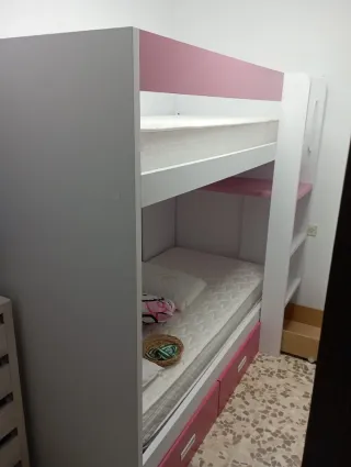 Litera prácticamente nueva blanca y rosa