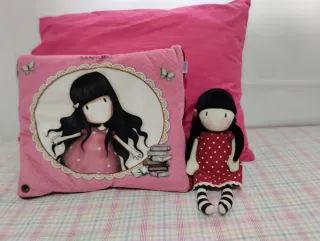Cojín y Muñeca Gorjuss Santoro.