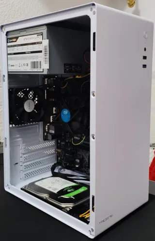 PC i7 | 16GB RAM | 240GB SSD Blanco