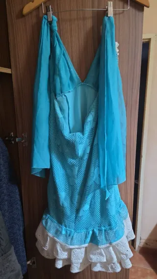 Traje de flamenca azul y blanco, encaje, de niña