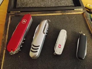 4 Coltellini Multiuso Victorinox e non