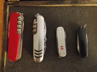 4 Coltellini Multiuso Victorinox e non