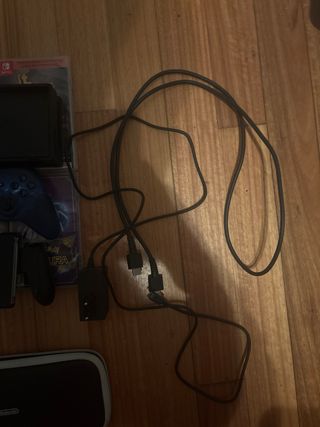 Nintendo Switch + 4 Giochi + controller aggiuntivo