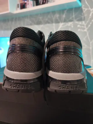 Zapatillas Chanel Negras y Plateadas