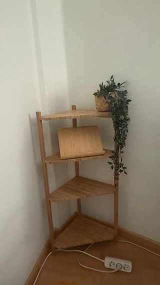 2 Estanterías de esquina.