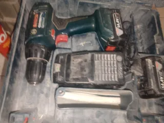 Taladro Bosch con baterías y cargador