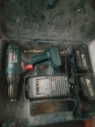 Taladro Bosch con baterías y cargador