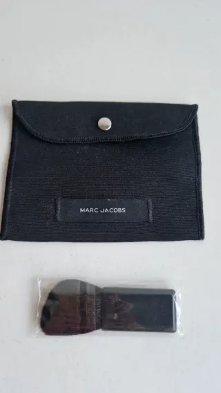 Mini brocha Marc Jacobs negra