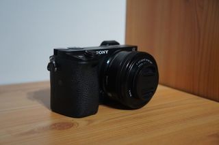 Cámara Sony A6300 + Lente 16-50mm