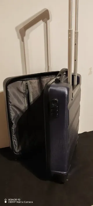 Maleta de viaje pequeña negra