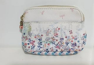 Cartera y tarjetero estampado floral