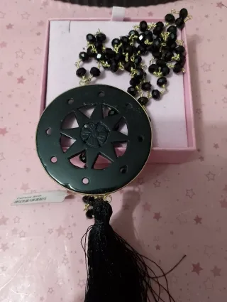 Collana lunga con pendente nero