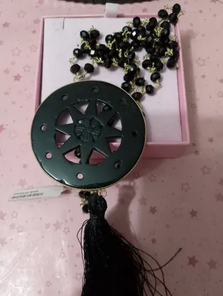 Collana lunga con pendente nero