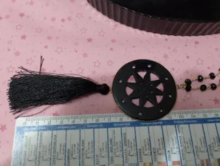 Collana lunga con pendente nero