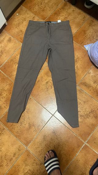 Pantalones grises Zara y Springfield