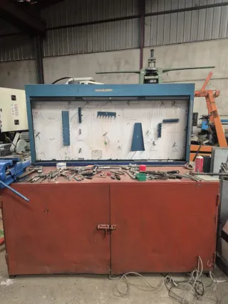 MESA CON ALMARIO Y TORNO