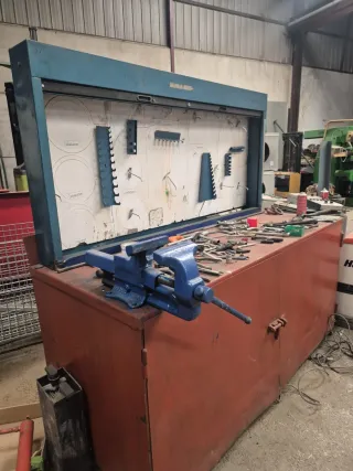 MESA CON ALMARIO Y TORNO