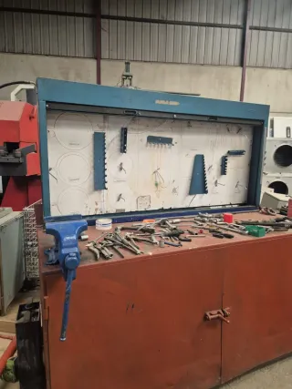 MESA CON ALMARIO Y TORNO